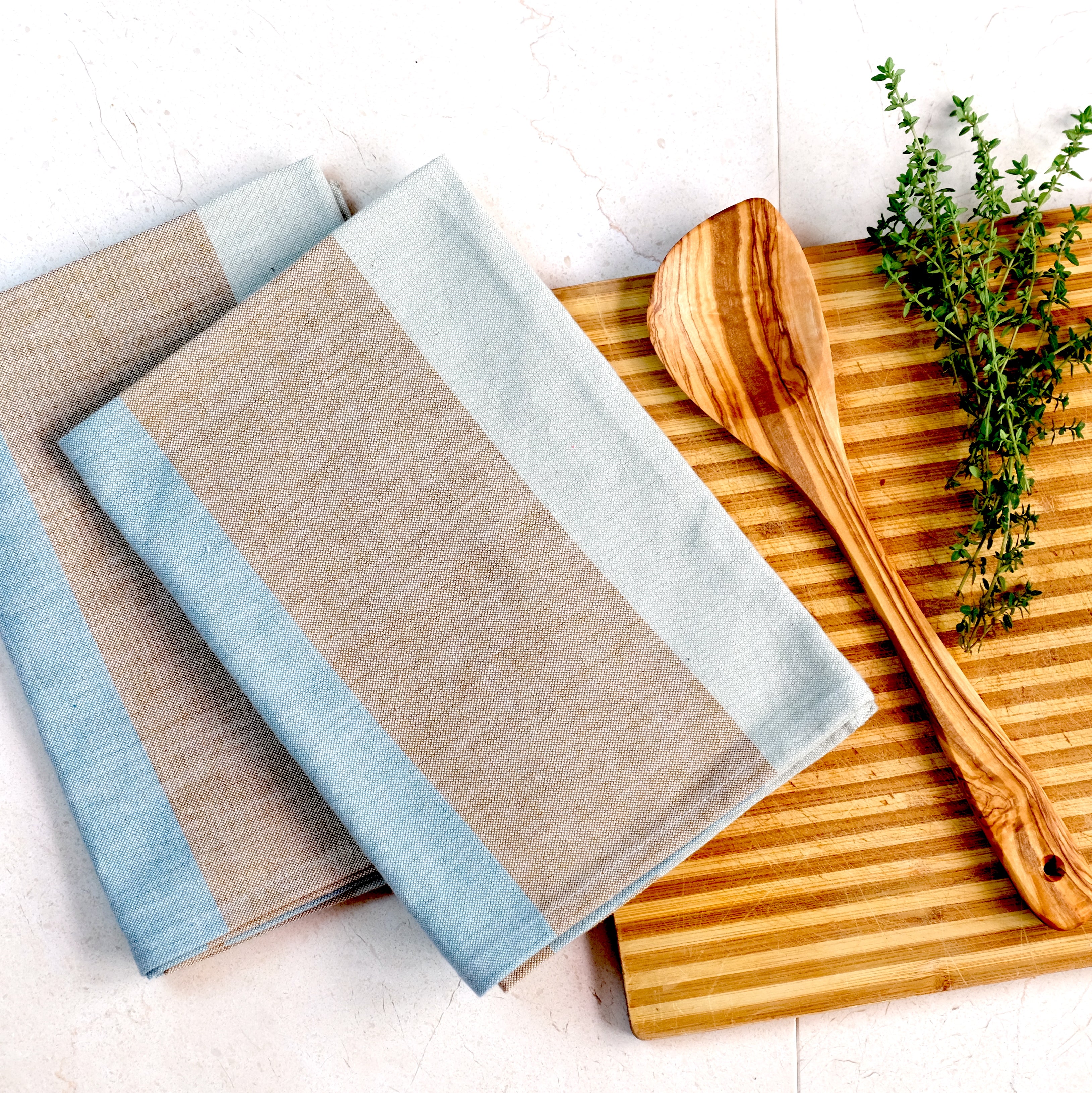 https://www.terraklay.com/cdn/shop/products/TerraKlay-kitchen-towel-green_3257x.jpg?v=1632953632